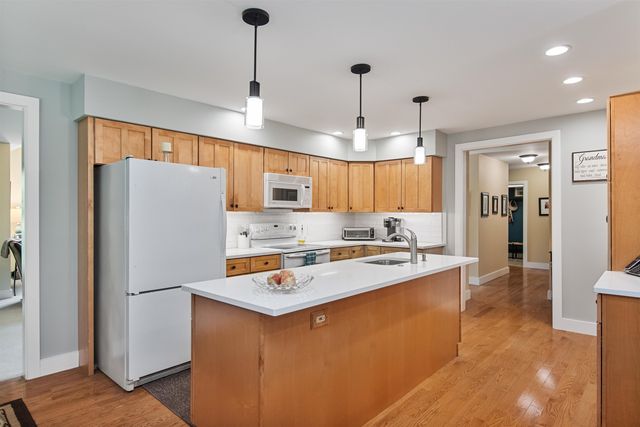 18 Lang Drive, Essex Junction, VT 05451