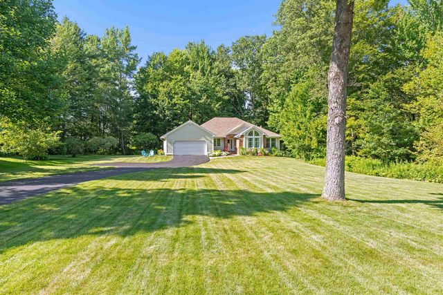 18 Lang Drive, Essex Junction, VT 05451