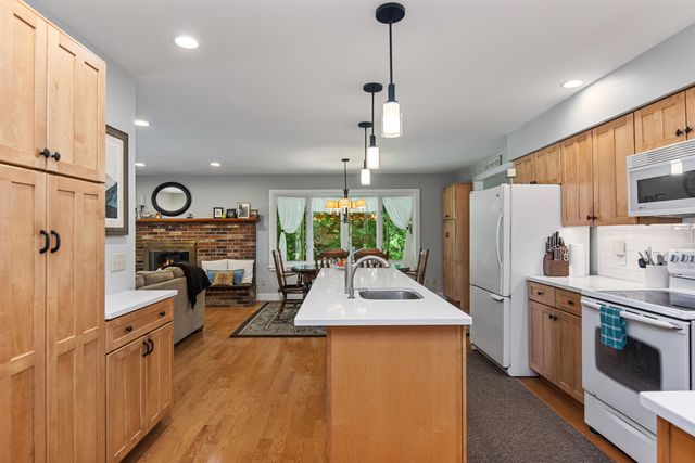 18 Lang Drive, Essex Junction, VT 05451