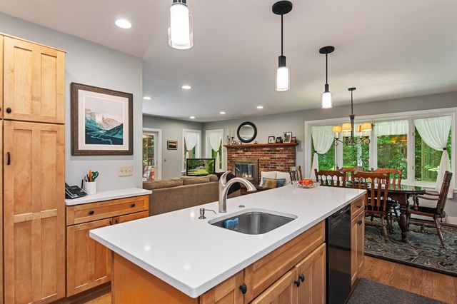 18 Lang Drive, Essex Junction, VT 05451