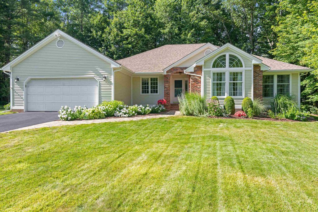 18 Lang Drive, Essex Junction, VT 05451
