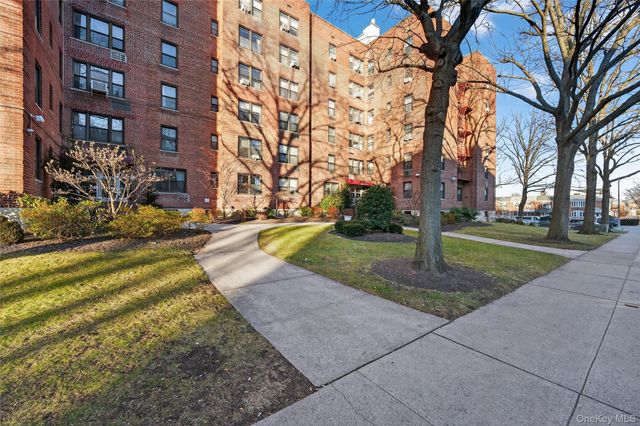 142-21 26th Avenue 5D, Flushing, NY 11354