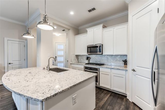 1613 Water Oak Point Drive, Houston, TX 77055