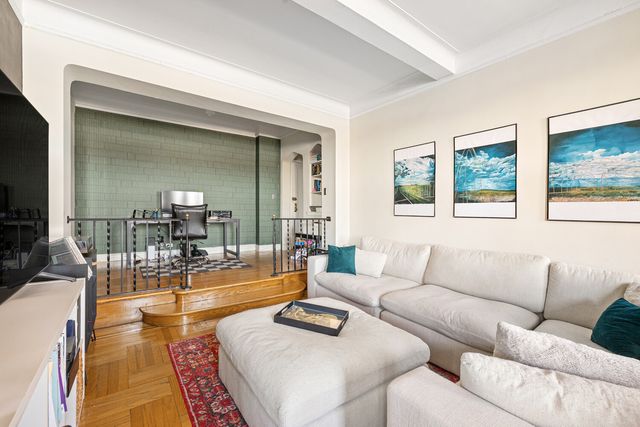 250 Cabrini Blvd Apt 1A, New York City, NY 10033