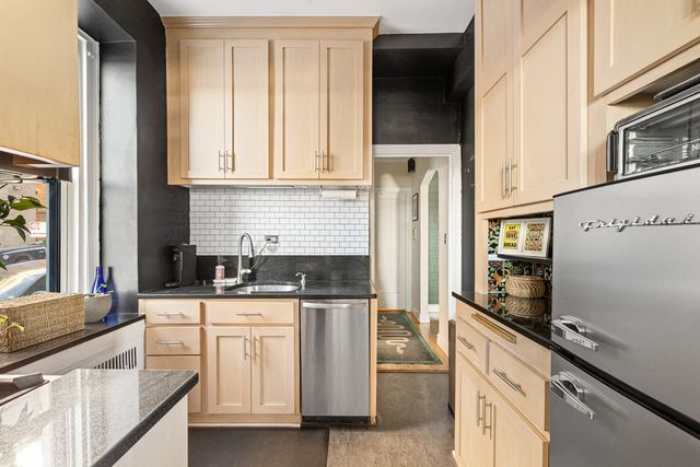 250 Cabrini Blvd Apt 1A, New York City, NY 10033