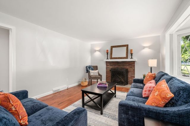 63 Conlyn Ave, Franklin, MA 02038