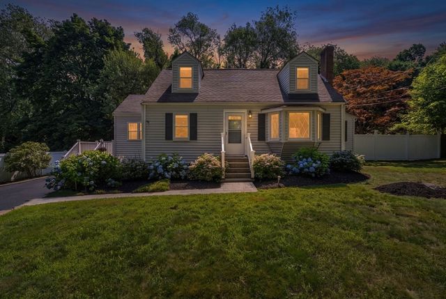 63 Conlyn Ave, Franklin, MA 02038