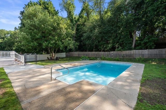 63 Conlyn Ave, Franklin, MA 02038