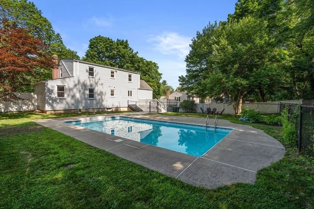 63 Conlyn Ave, Franklin, MA 02038