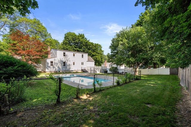63 Conlyn Ave, Franklin, MA 02038