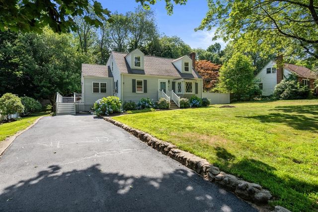 63 Conlyn Ave, Franklin, MA 02038