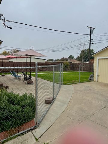 539 N Gem Street, Tulare, CA 93274