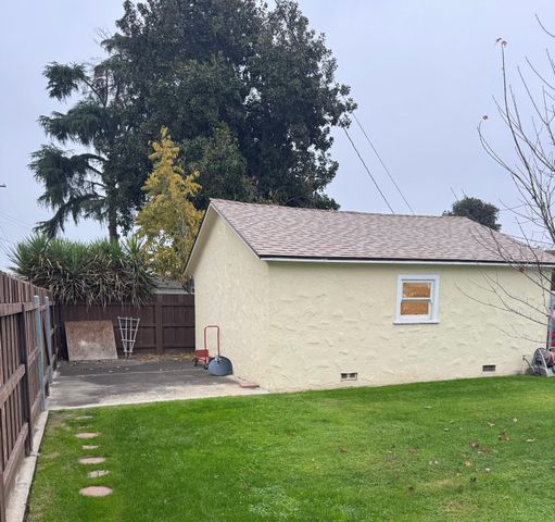 539 N Gem Street, Tulare, CA 93274