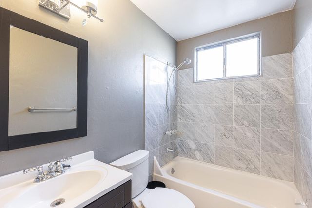 1052 Helen Ct, Petaluma, CA 94954