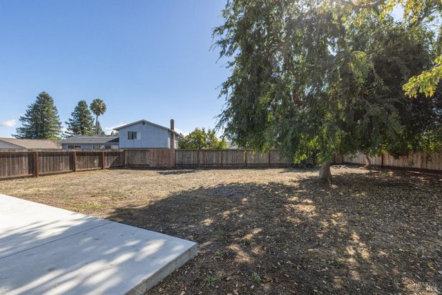 1052 Helen Ct, Petaluma, CA 94954