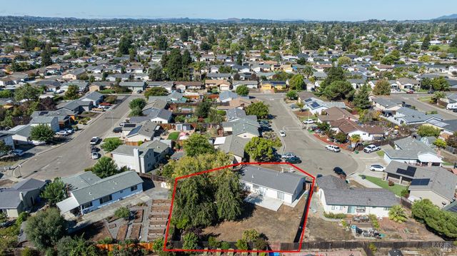 1052 Helen Ct, Petaluma, CA 94954
