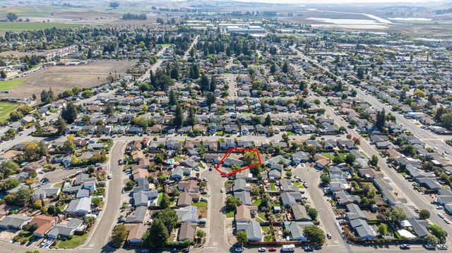 1052 Helen Ct, Petaluma, CA 94954