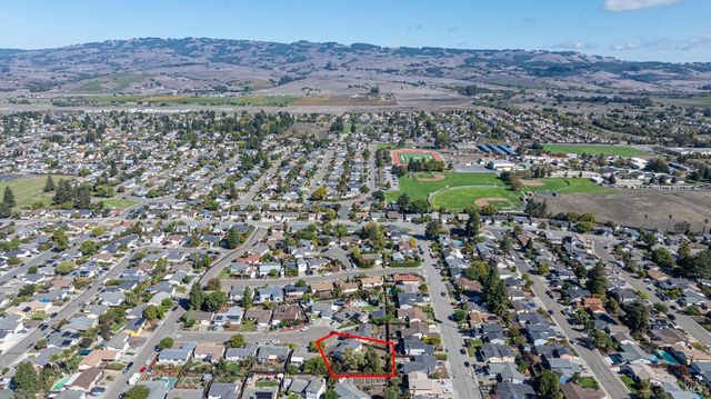 1052 Helen Ct, Petaluma, CA 94954
