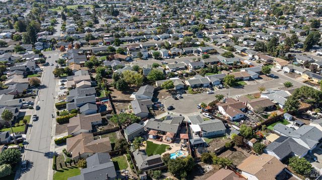 1052 Helen Ct, Petaluma, CA 94954