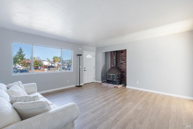 1052 Helen Ct, Petaluma, CA 94954