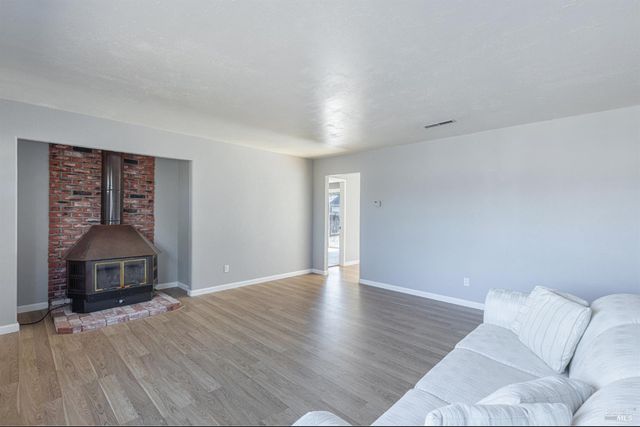 1052 Helen Ct, Petaluma, CA 94954