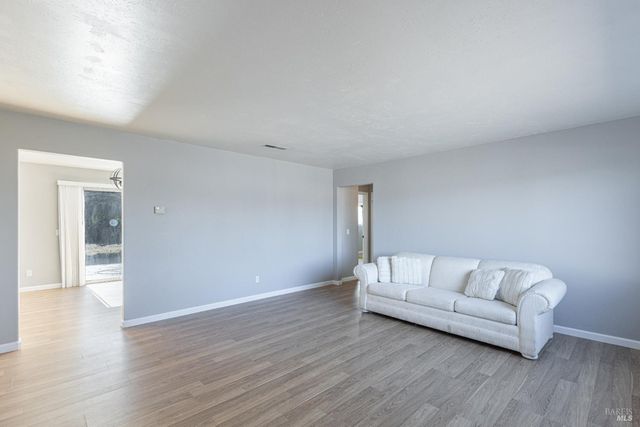 1052 Helen Ct, Petaluma, CA 94954