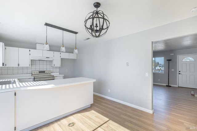 1052 Helen Ct, Petaluma, CA 94954