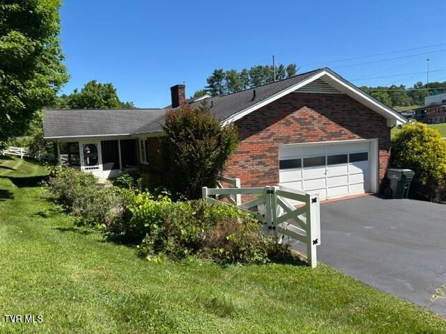 328 Lawndale Drive, Bristol, VA 24201