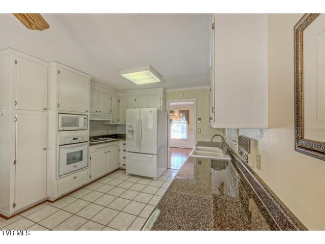 328 Lawndale Drive, Bristol, VA 24201