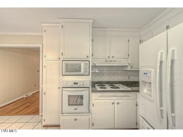 328 Lawndale Drive, Bristol, VA 24201