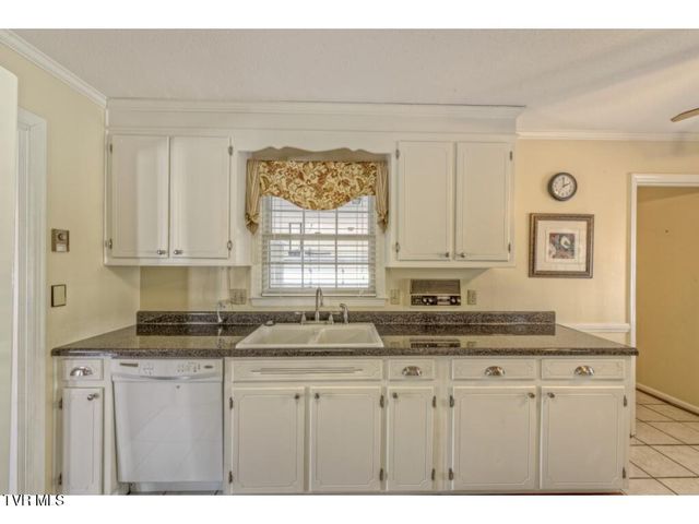 328 Lawndale Drive, Bristol, VA 24201