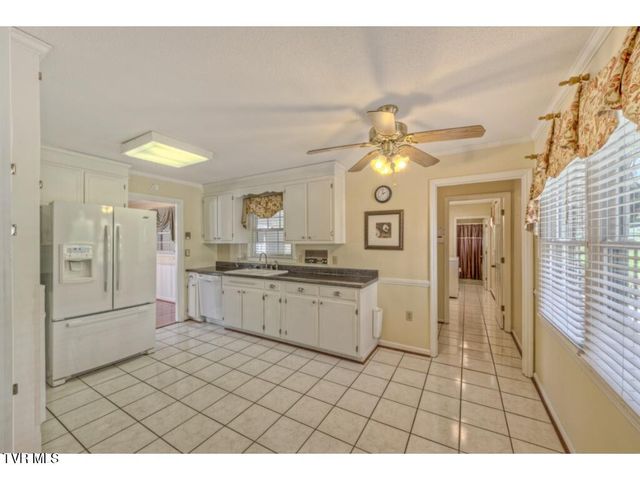 328 Lawndale Drive, Bristol, VA 24201