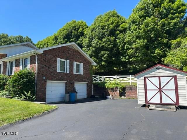 328 Lawndale Drive, Bristol, VA 24201