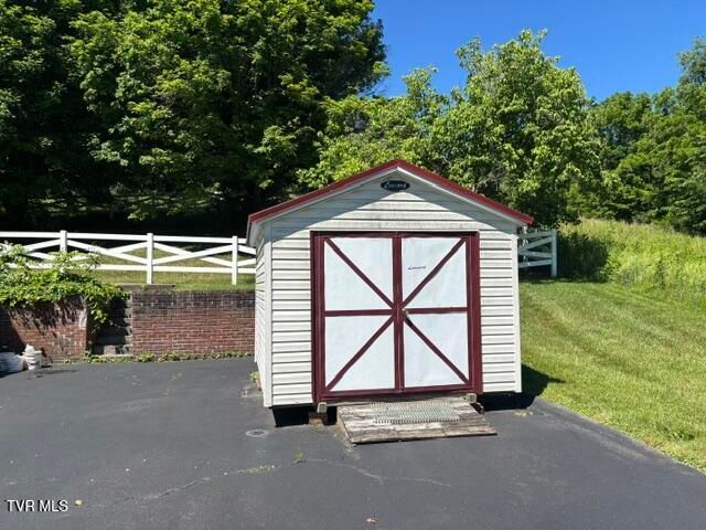 328 Lawndale Drive, Bristol, VA 24201