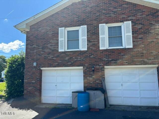 328 Lawndale Drive, Bristol, VA 24201