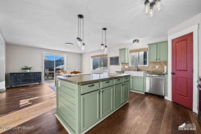 20514 Birch Crest Lane, Eagle River, AK 99577