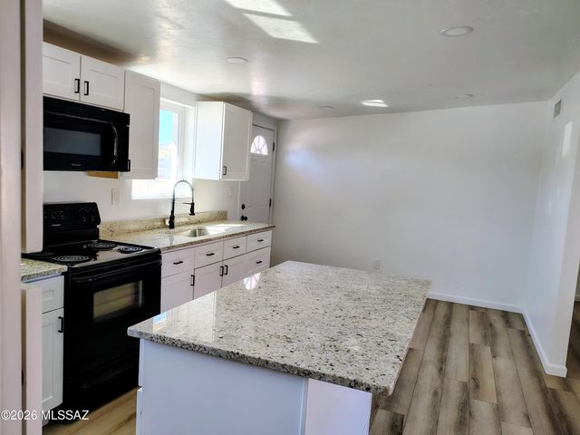 5525 S Alaska Drive, Tucson, AZ 85706
