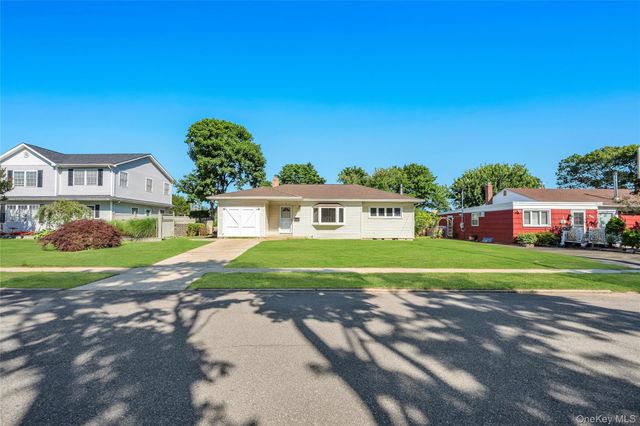 3 Colony Drive, West Sayville, NY 11796