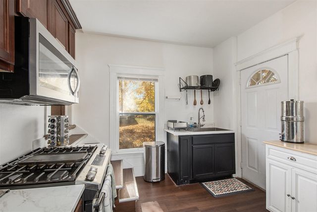 1402 Carl Breeding Way, Jackson, MI 49203