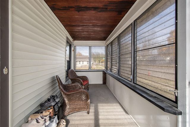 1402 Carl Breeding Way, Jackson, MI 49203