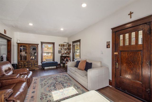 1402 Carl Breeding Way, Jackson, MI 49203