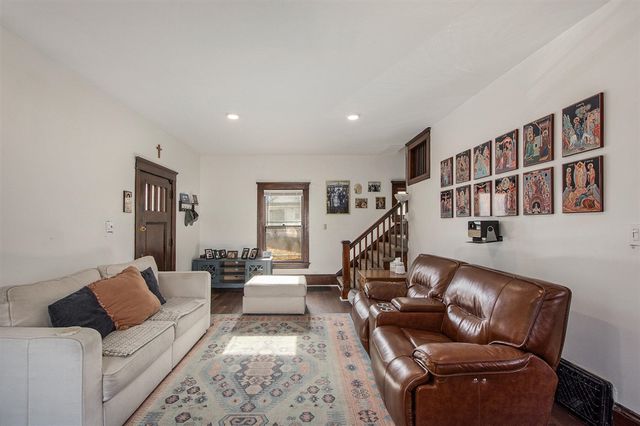 1402 Carl Breeding Way, Jackson, MI 49203