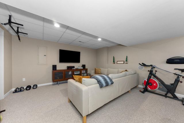 1692 Enclave Lane, Ann Arbor, MI 48103