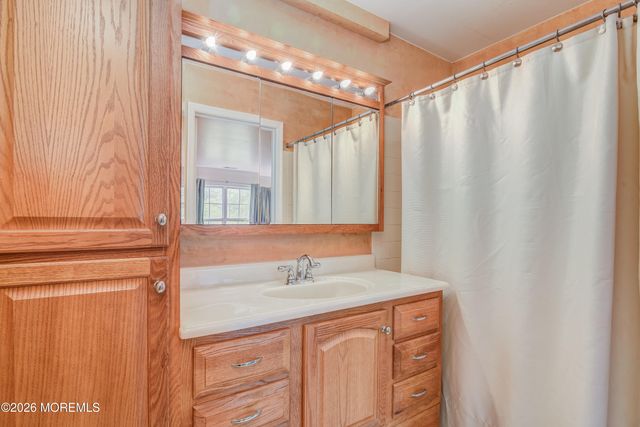 431 Hampton Court, Englishtown, NJ 07726