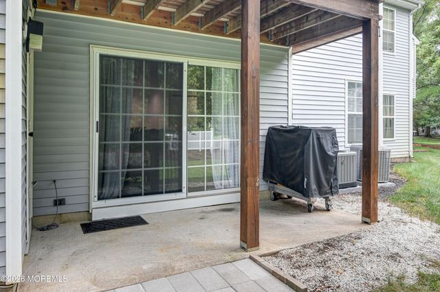 431 Hampton Court, Englishtown, NJ 07726