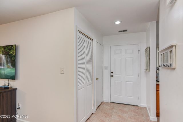 431 Hampton Court, Englishtown, NJ 07726