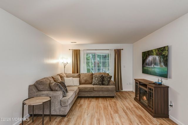 431 Hampton Court, Englishtown, NJ 07726