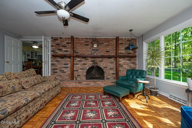 573 Jefferson Court, Guilderland, NY 12084