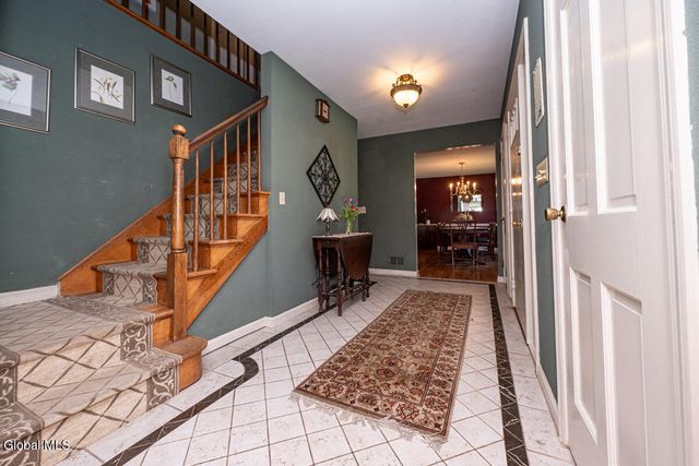 573 Jefferson Court, Guilderland, NY 12084