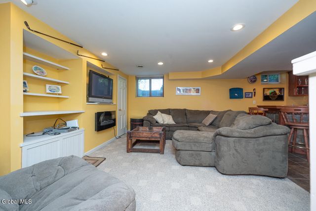 573 Jefferson Court, Guilderland, NY 12084